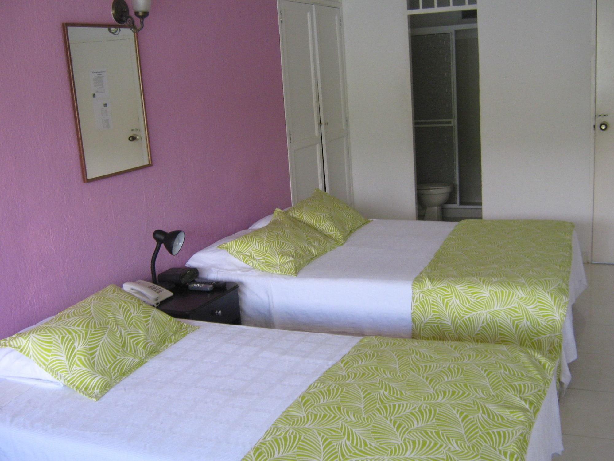 Hotel Bahia Таганга Экстерьер фото